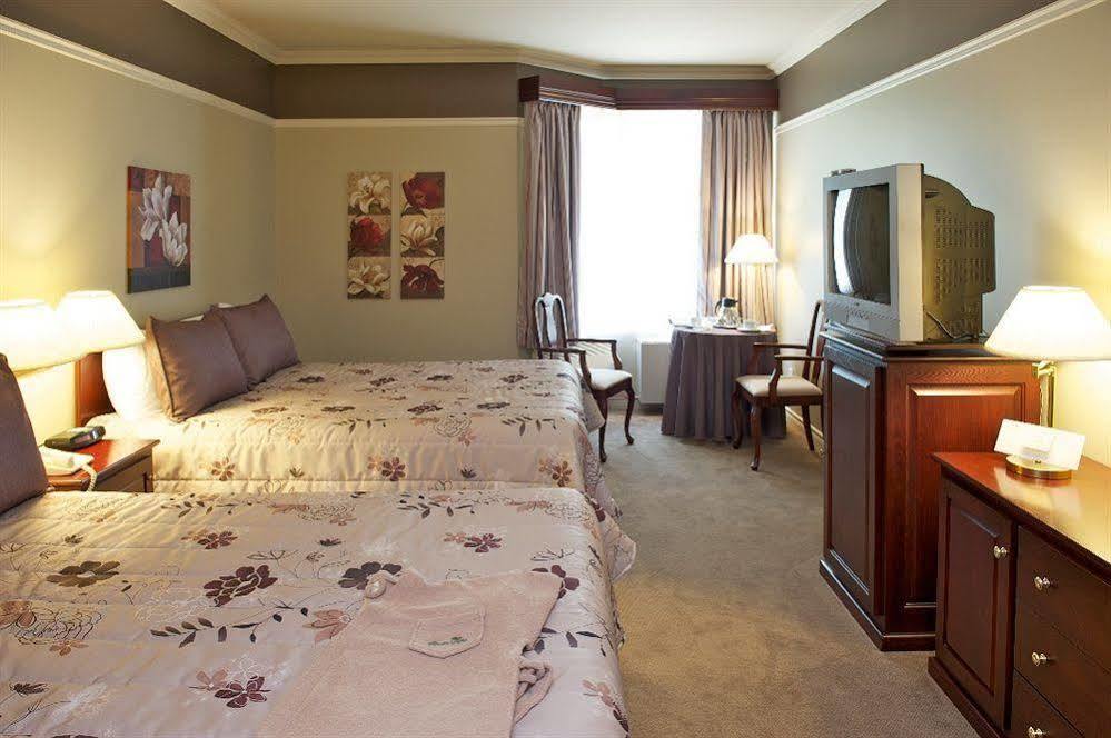 Auberge De La Montagne Coupee Saint Jean De Matha ภายนอก รูปภาพ